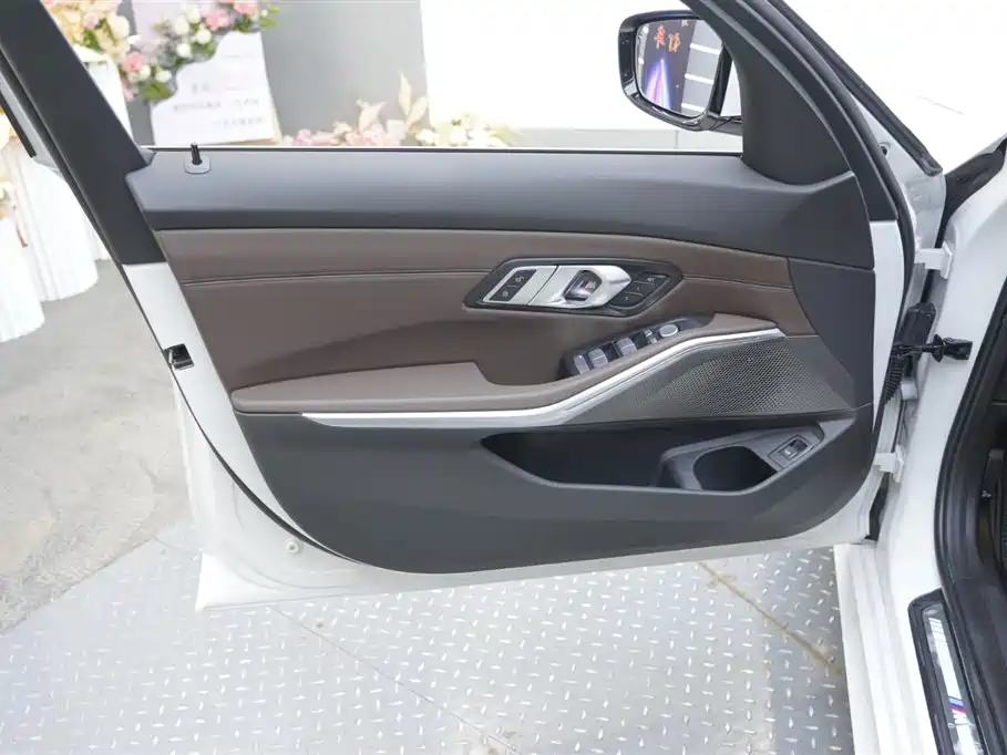 BMW 3 Series 2024 325Li M Sport Package фото 11