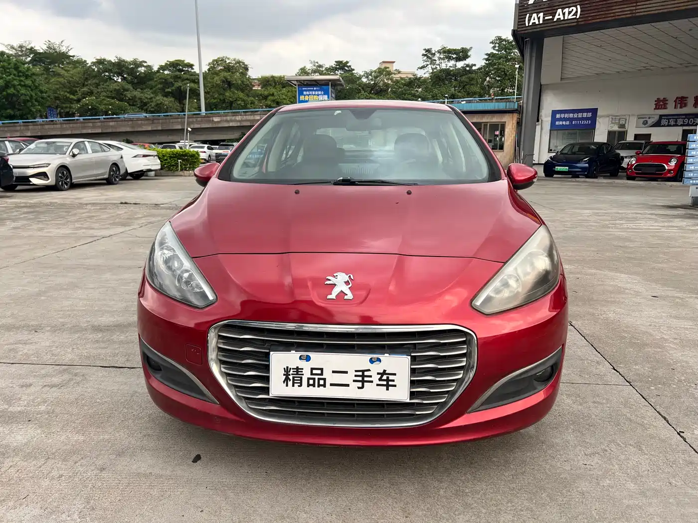 Peugeot 308 2014 Model Joy Edition Classic 1.6L Automatic Superior Style фото 3
