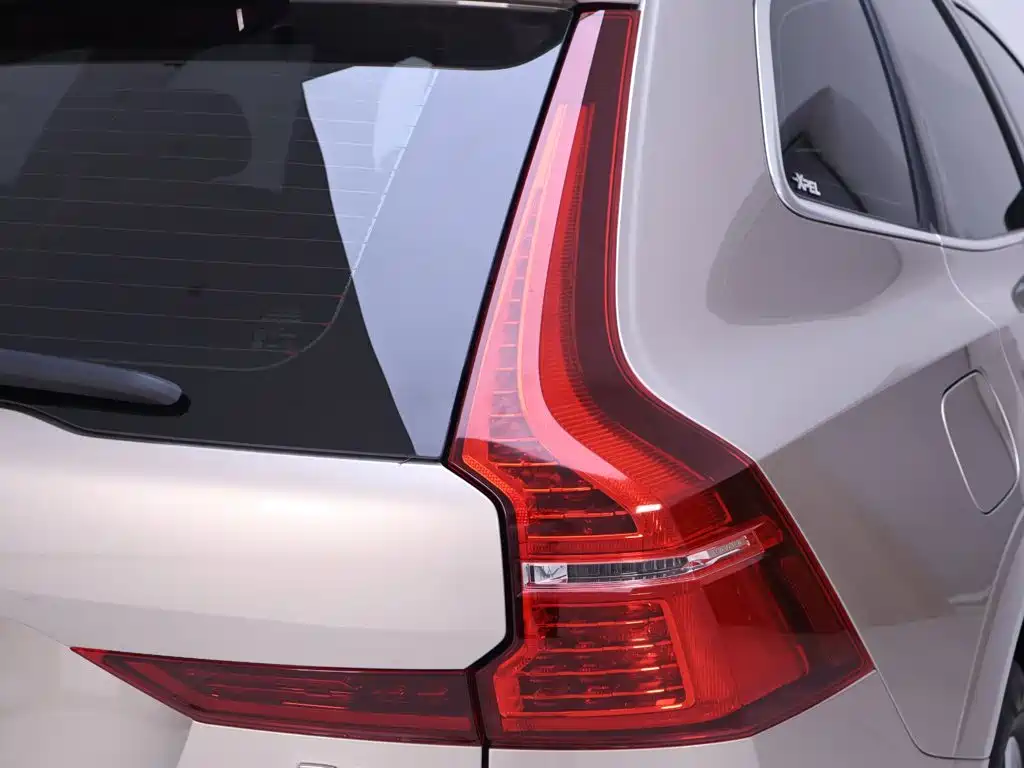 Volvo XC60 2025 2026 Model B5 AWD Premium Luxury