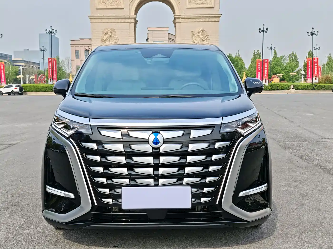 Denza D9 2022 DM-i 970 AWD Flagship фото 2