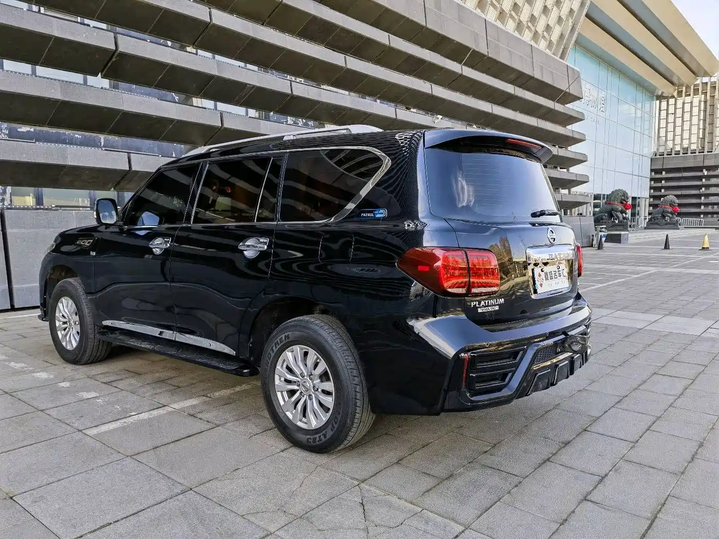 Nissan Patrol 2014 5.6L LE фото 6