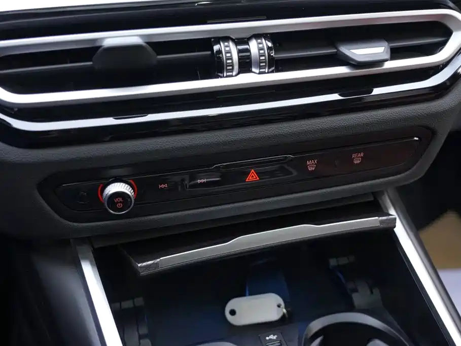 BMW 3 Series 2024 325Li M Sport Shadowline Package фото 8