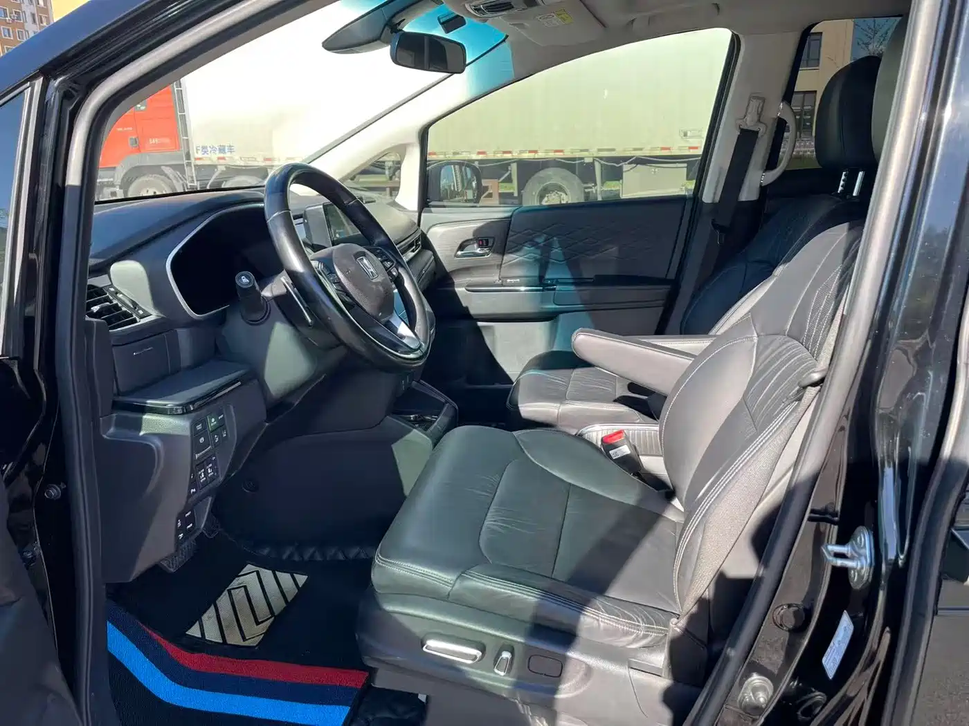 Фото 4 - Honda Elysion