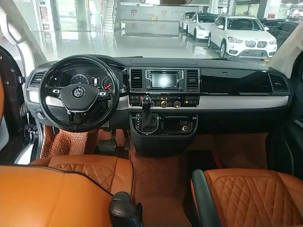 Volkswagen Multivan 2017 2017 2.0TSI 2WD Luxury 7-Seater