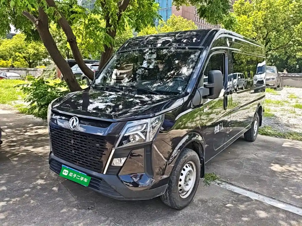 Dongfeng Yufeng Yufeng 2025 2023 V9+ 2.0T Automatic FWD Multi-purpose Medium Wheelbase Medium Roof 7/8/9 Seater