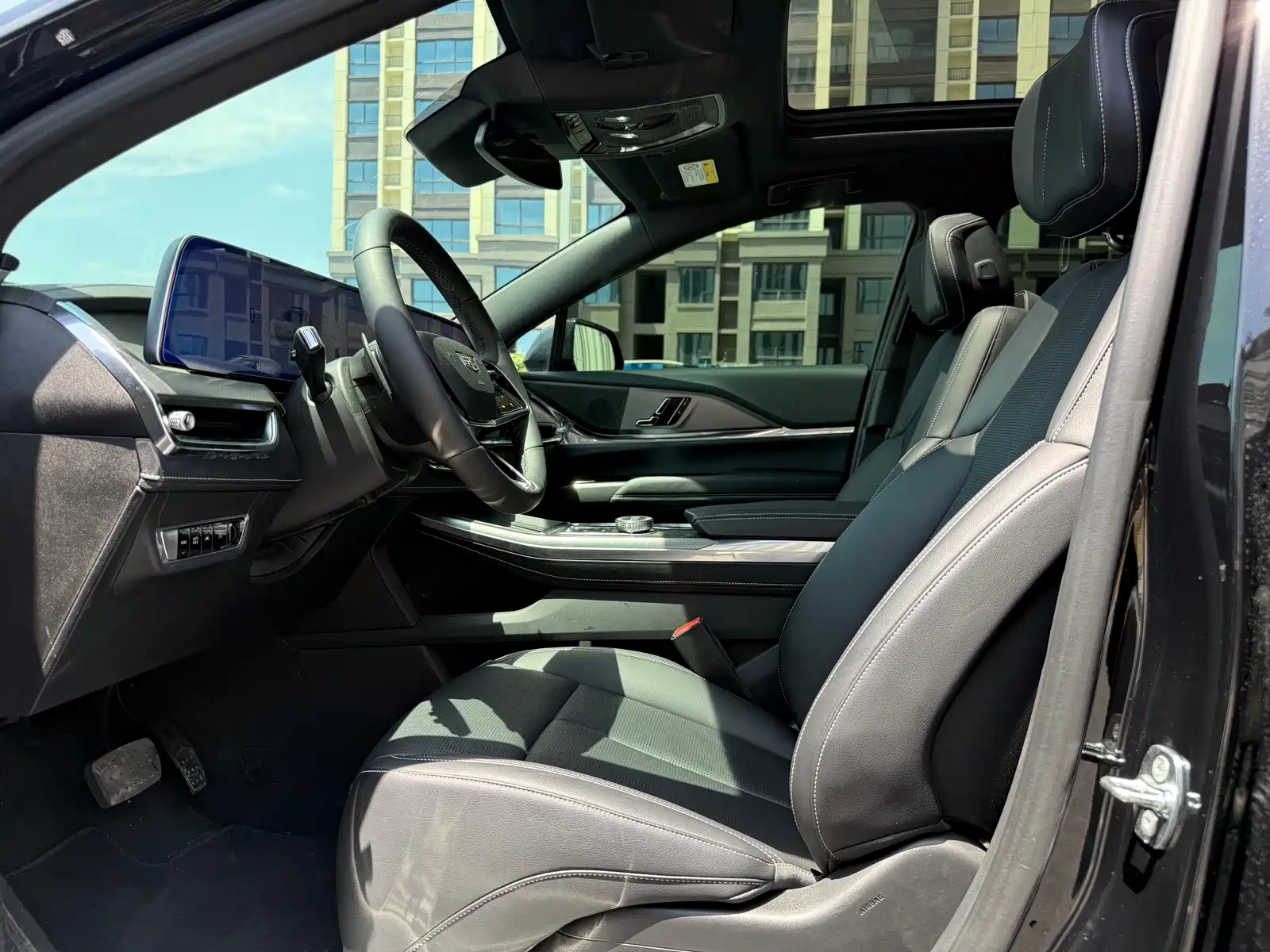 Photo 5 - Cadillac XT5