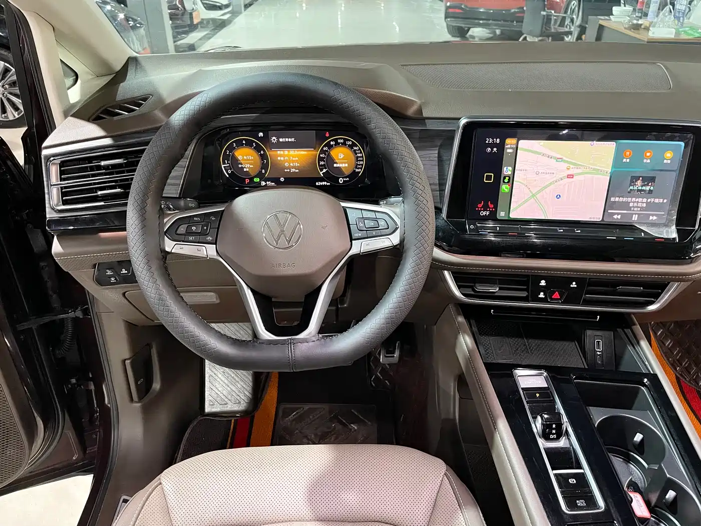 Volkswagen Viloran 2022 380TSI Premium Edition фото 8