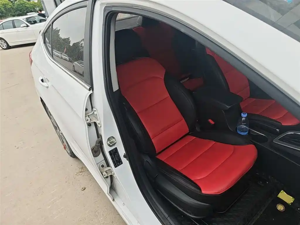 Hyundai Elantra 2016 Model 1.6L Automatic Smart Elite фото 25