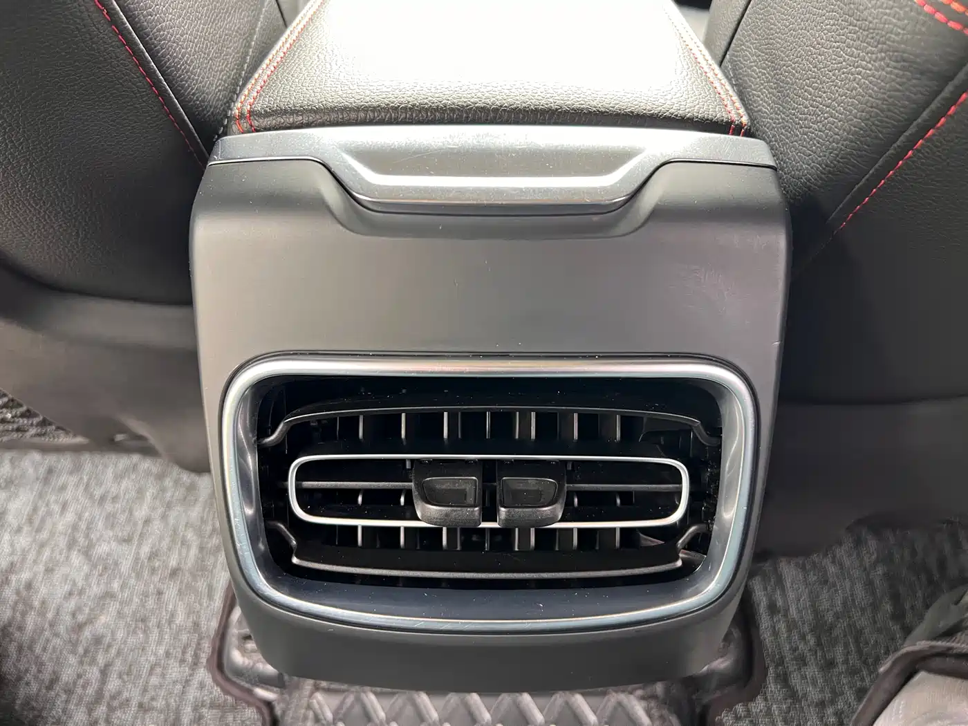 Lynk & Co 02 2018 1.5T DCT 2WD Power Edition China V фото 13