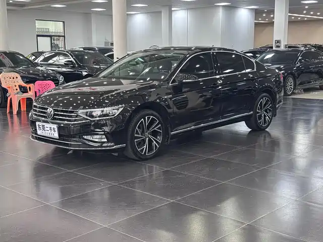 Volkswagen Magotan 2021 330TSI DSG 30th Anniversary Edition — фото 1