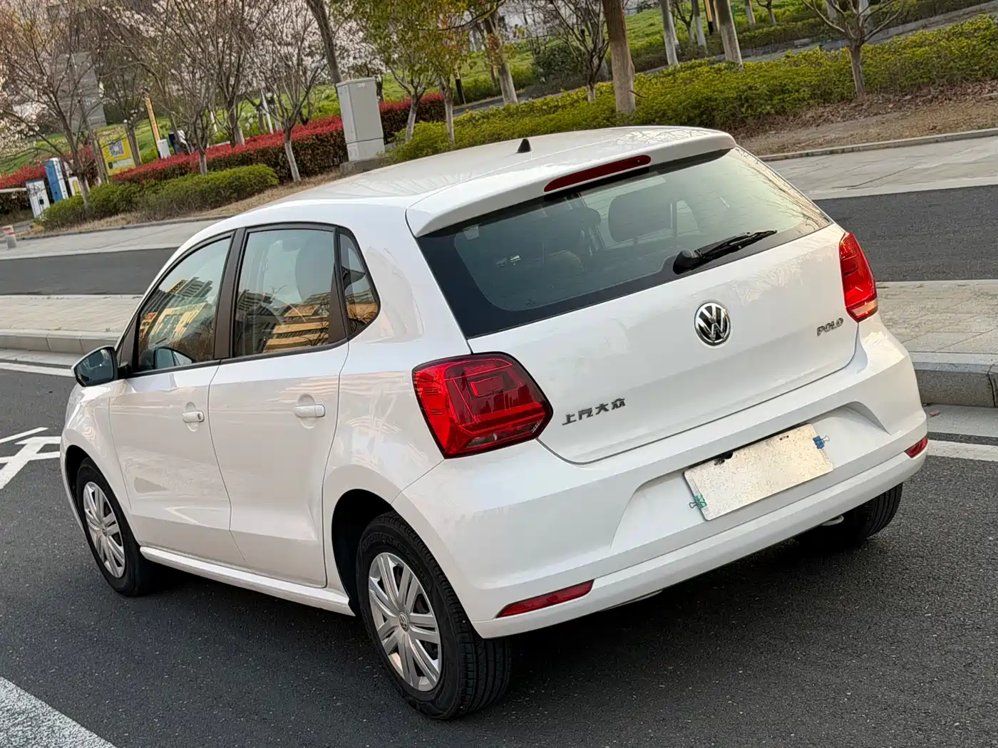 Volkswagen Polo 2016 1.4L Automatic Trend фото 4