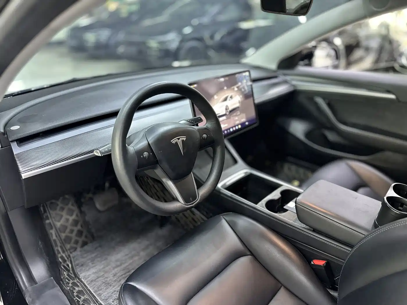 TESLA MODEL 3