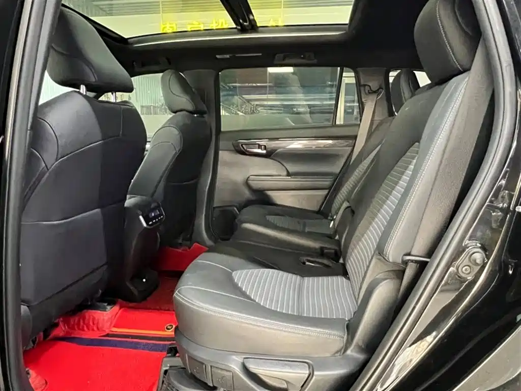 Toyota Crown Kluger 2023 2.5L HEV AWD Premium Edition фото 17