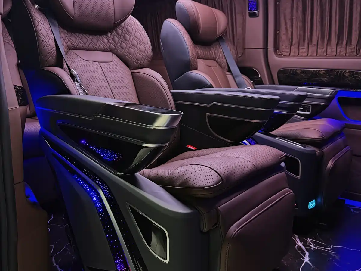 Mercedes-Benz Vito 2024 2.0T Business 7-Seater фото 14
