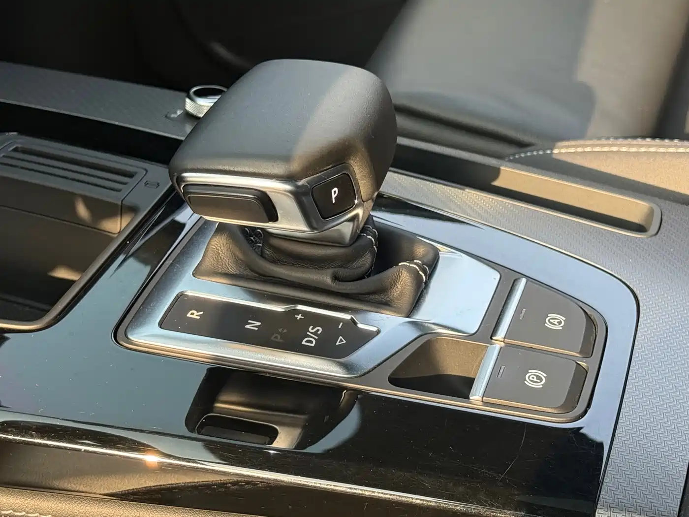 Audi Q5L 2024 Model 40 TFSI Luxury Dynamic фото 17
