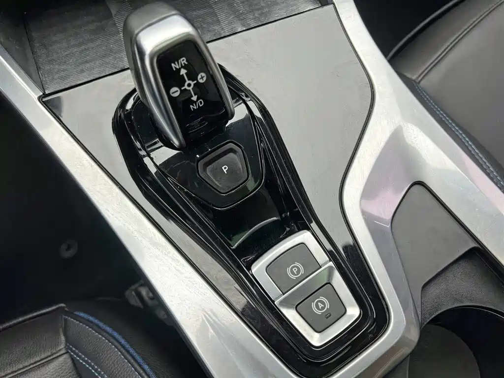 Lynk & Co 01 2017 2.0T 2WD Pro Shine Edition фото 18