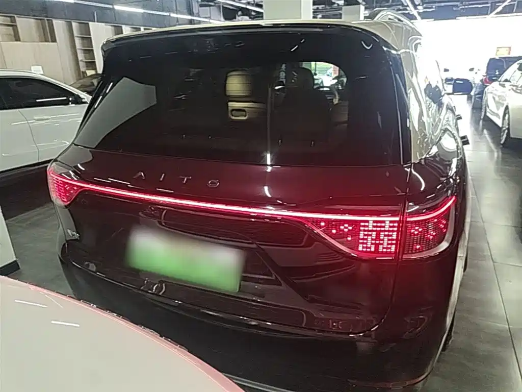 AITO Wenjie AITO M9 2025 Extended Range Ultra 52kWh 6-Seater фото 6