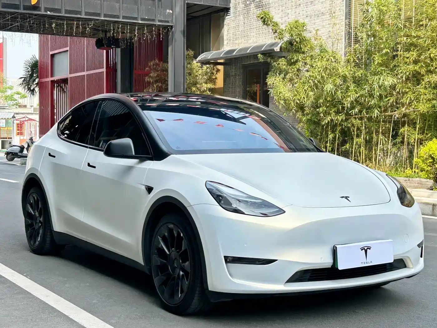 TESLA MODEL Y