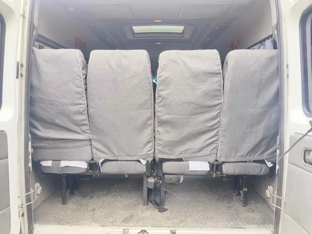 Iveco Daily 2022 2021 Model 2.8T A40 M2 Passenger Vehicle 10-17 Seats Long Wheelbase Medium Roof Dual Tires Manual Door