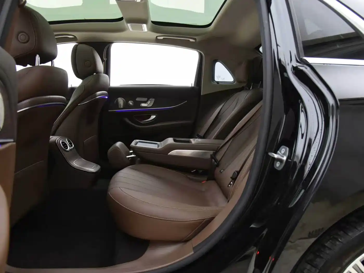 Mercedes-Benz E-Class 2022 Second Facelift E 300 L Luxury фото 9