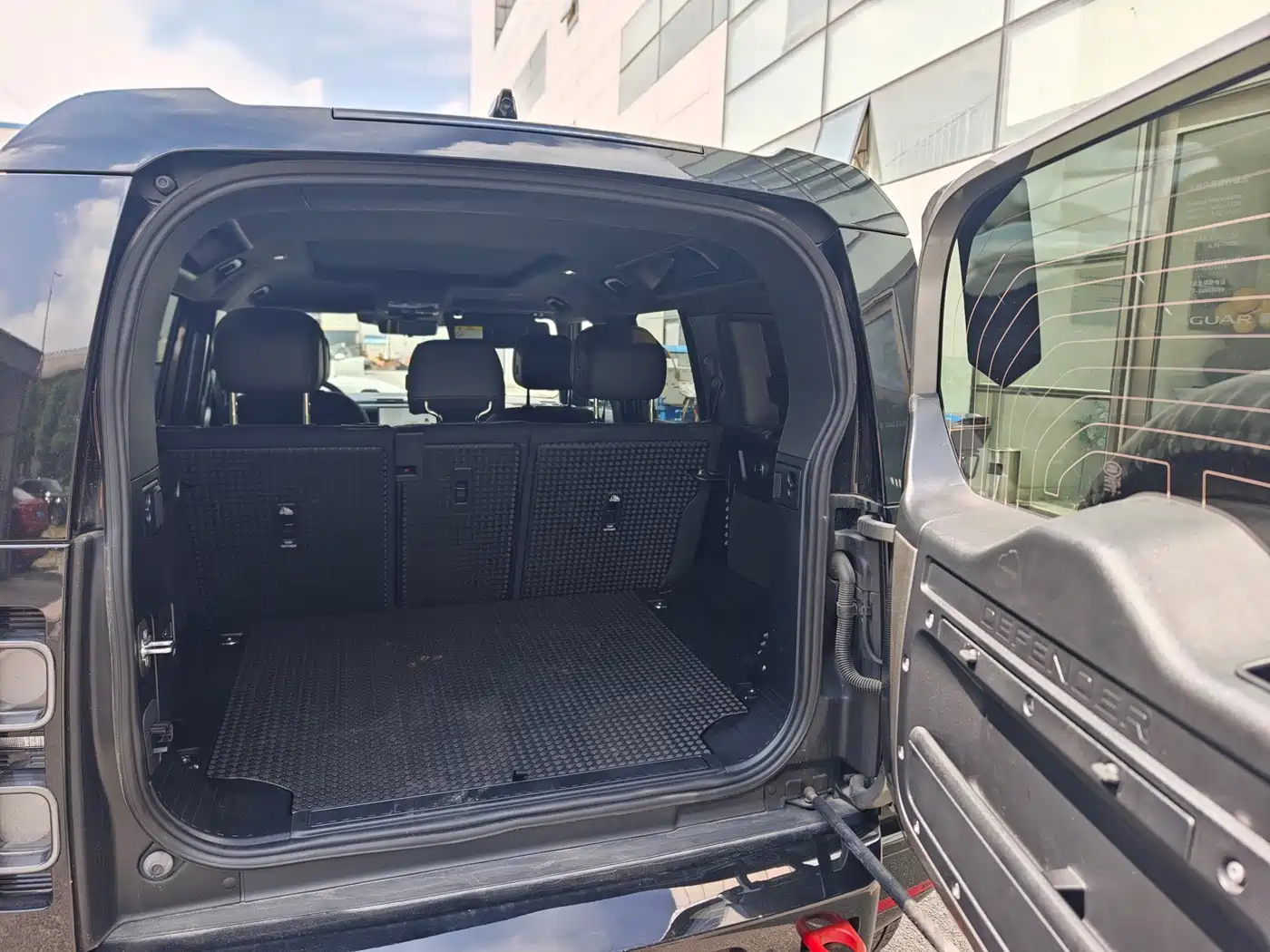 Фото 10 - Land Rover Defender