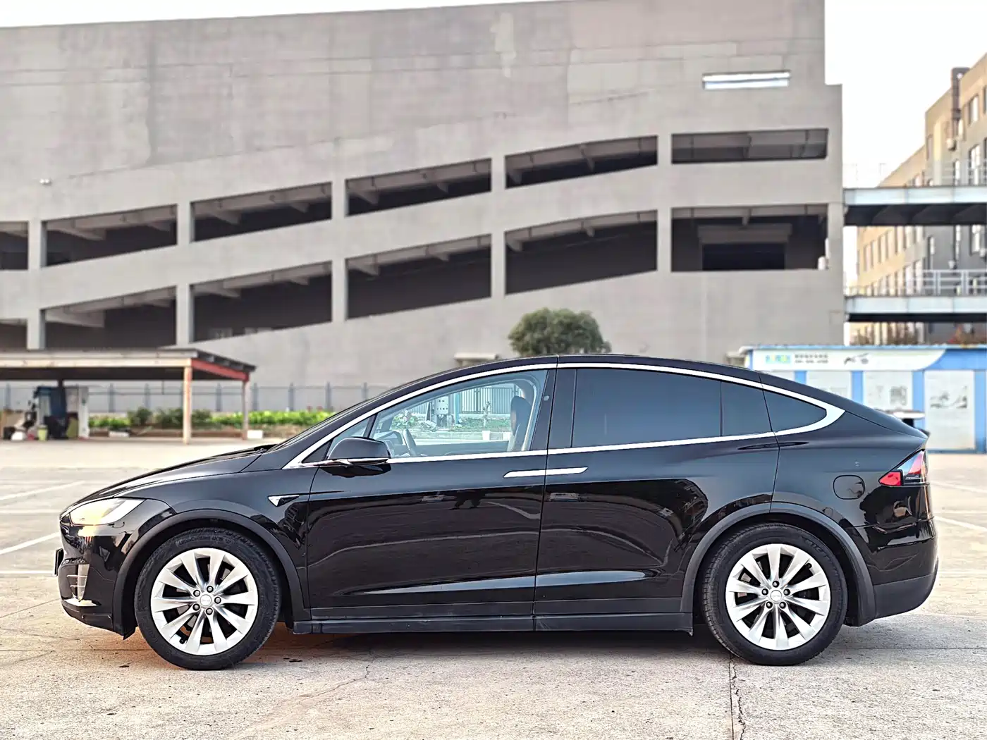 TESLA MODEL X