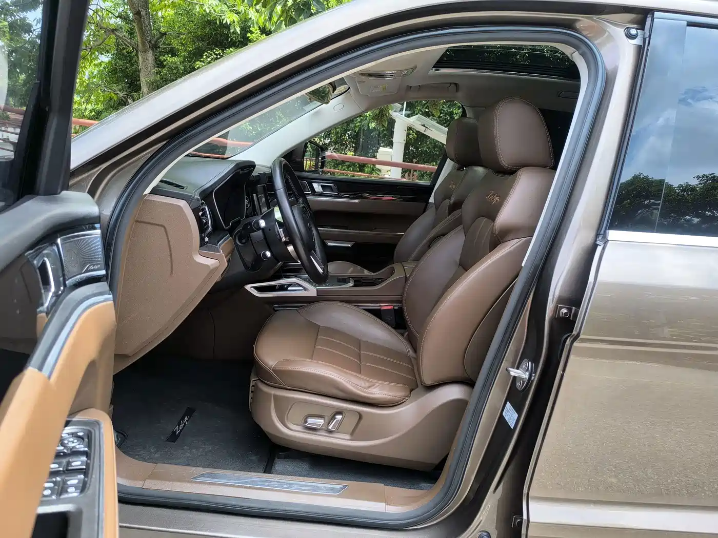 Zotye T800 2019 2018 2.0T Automatic Premium Smart Connection 7-seater