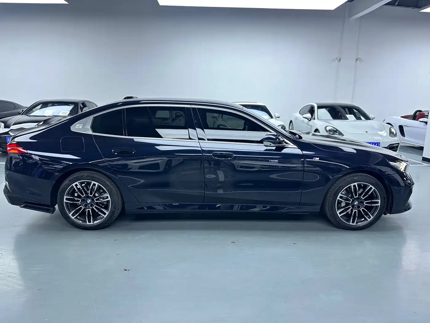 BMW 5 Series 2024 530Li Premium M Sport Package фото 5