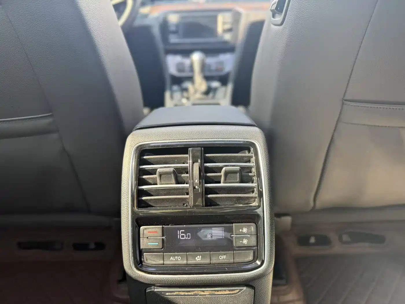 Volkswagen Magotan 2017 330TSI DSG Luxury фото 11