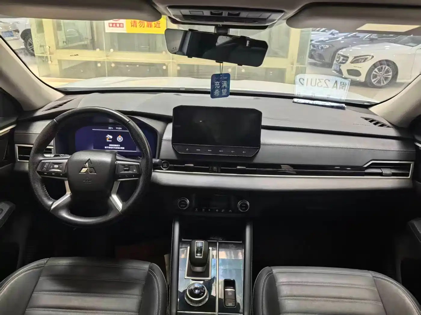 MITSUBISHI OUTLANDER