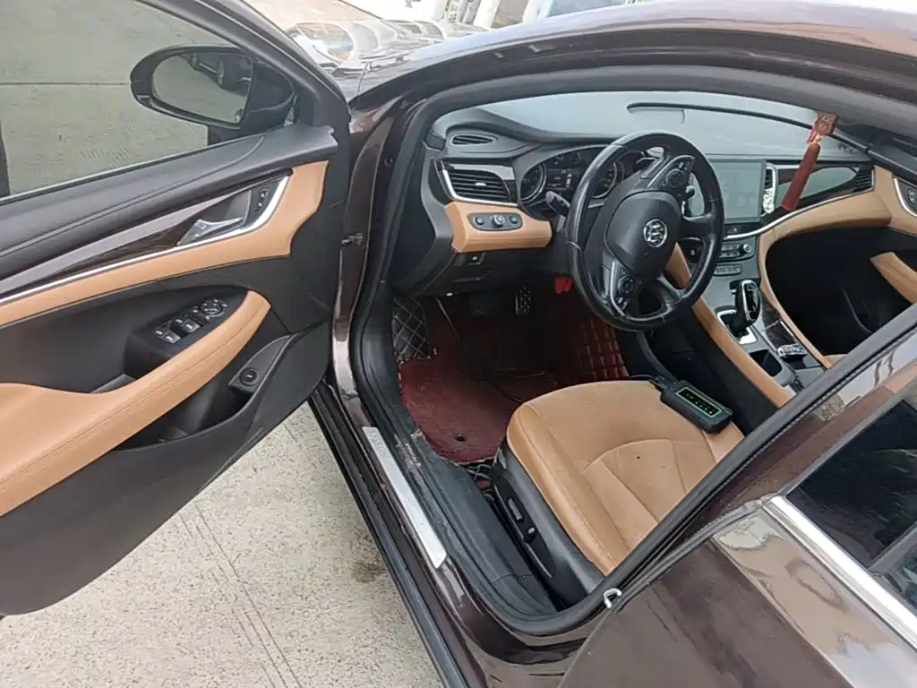 Фото 16 - Buick LaCrosse