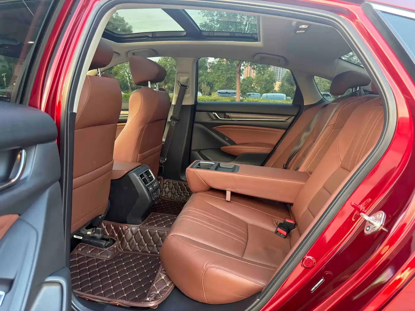 Фото 9 - Honda Accord