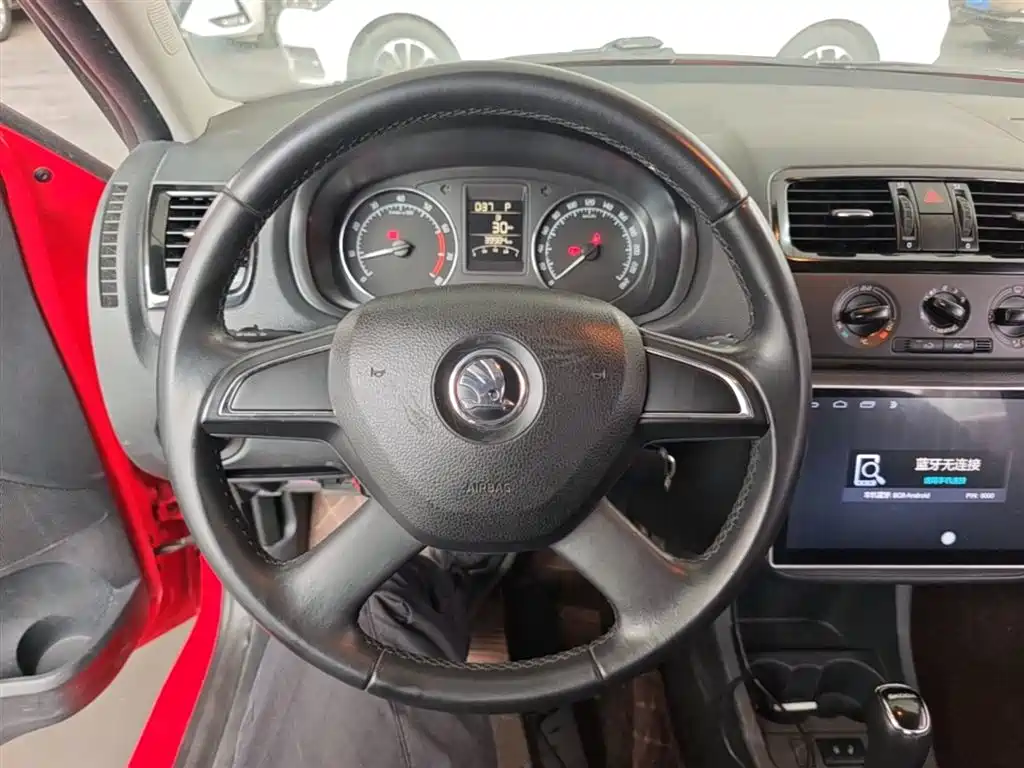 Škoda Fabia 2014 1.6L Automatic Sport Edition фото 11