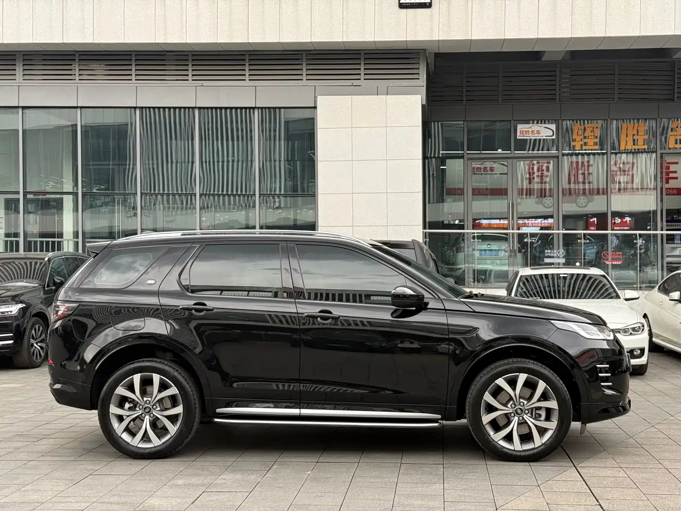 Land Rover Discovery Sport 2025 249PS Performance Tech Edition фото 4