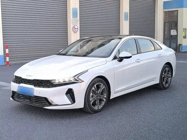 Kia K5 2025