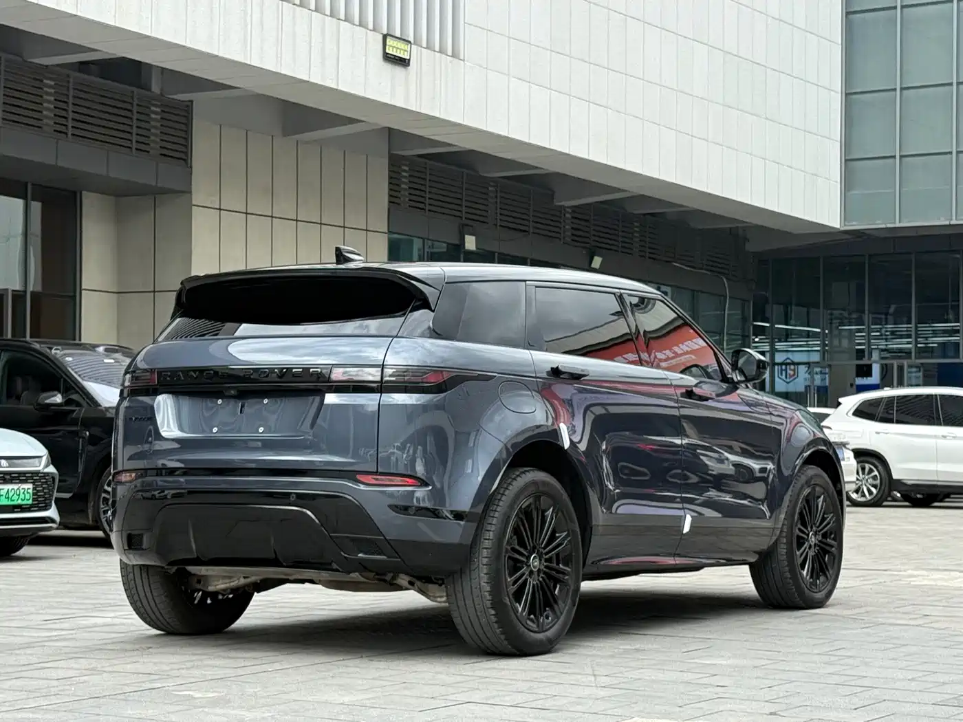 Land Rover Range Rover Evoque 2024 Range Rover Evoque L 249PS Light Master Edition фото 5