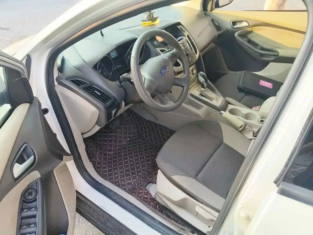 Фото 8 - Ford Focus