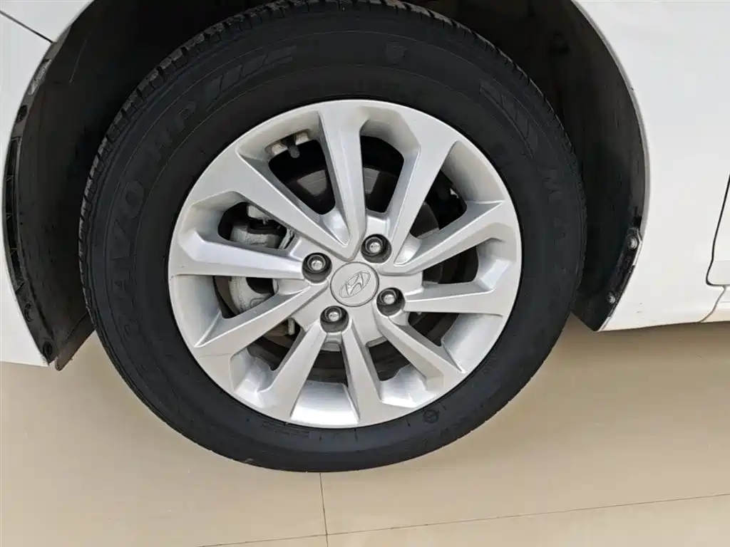 Hyundai Verna 2016 1.4L Automatic Cool Edition GLS фото 23