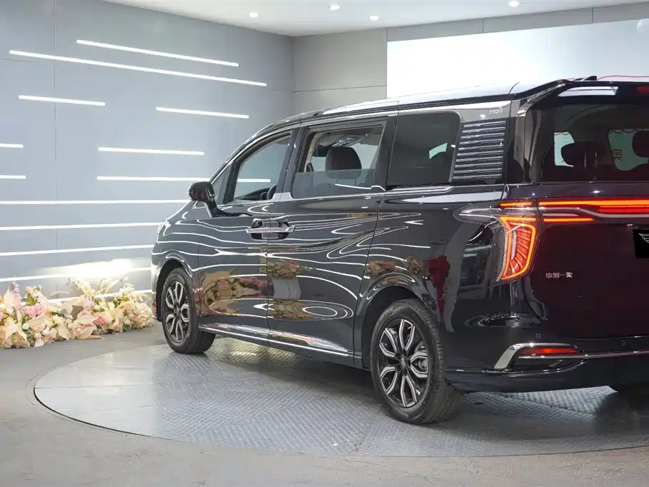 Hongqi HQ9 2023 2.0T Smart Connect Flag Enjoy Edition фото 4