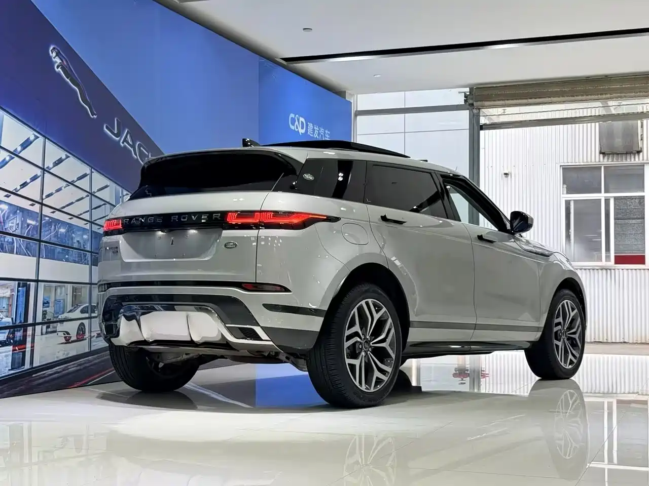 Land Rover Range Rover Evoque 2023 Range Rover Evoque L 249PS Luxury Edition фото 6