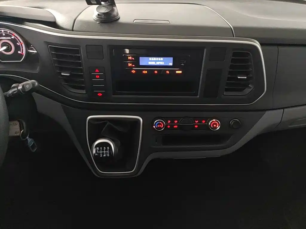 SAIC Maxus Xintu V80 2025 2023 2.0T Manual Classic Aoyun Short Wheelbase Medium Roof 5/6 Seats