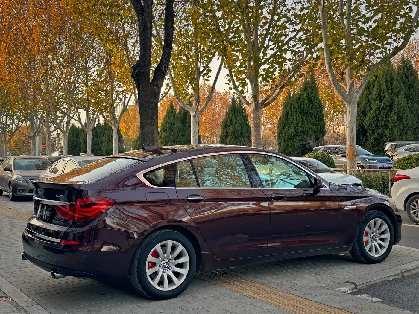 BMW 5 Series GT 2011 535i xDrive Luxury Model фото 4