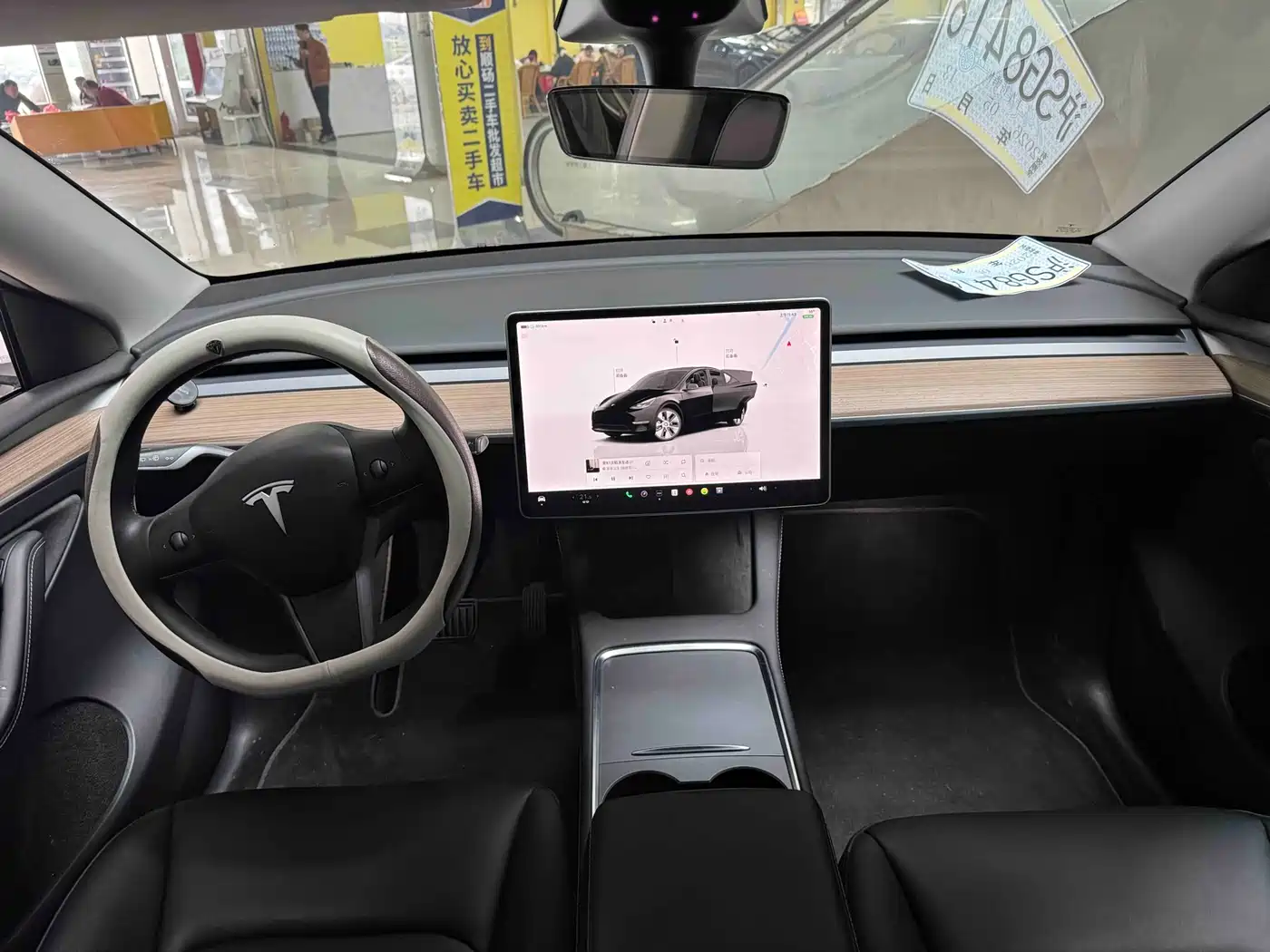 TESLA MODEL Y