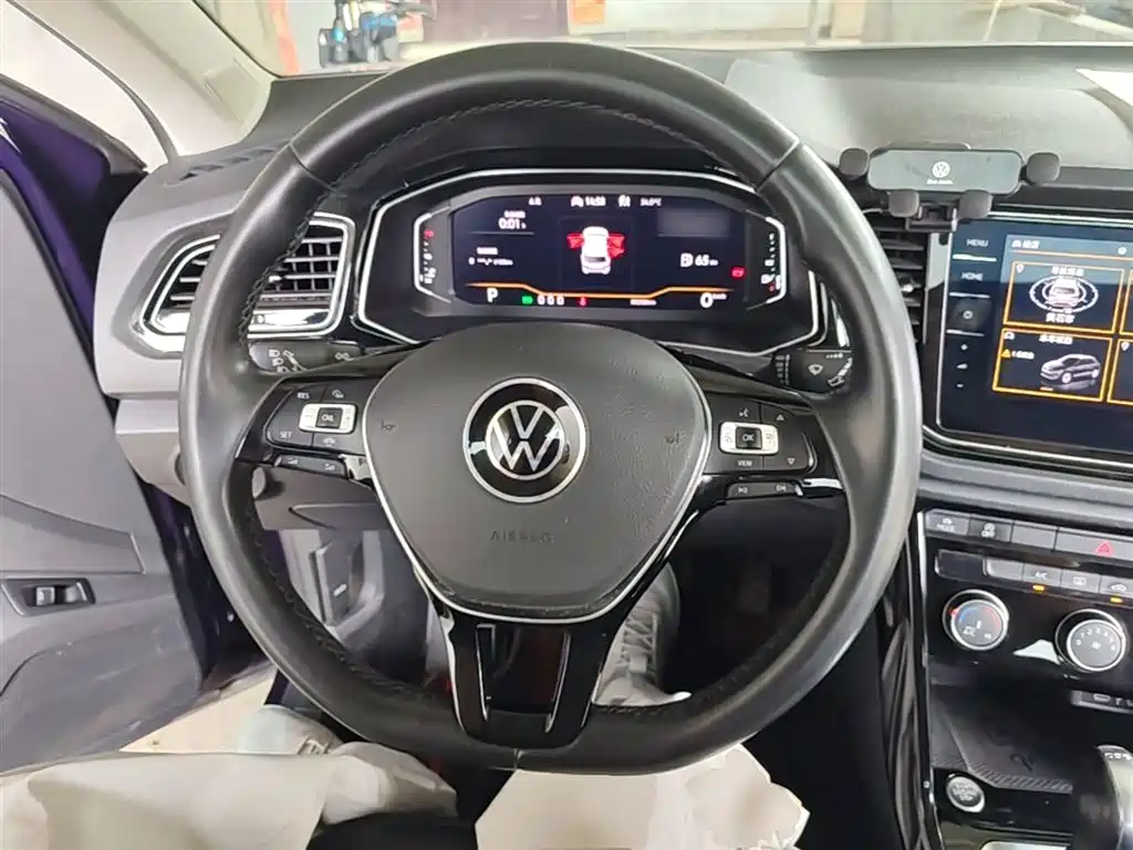 VOLKSWAGEN T-ROC EXPLORING SONGS