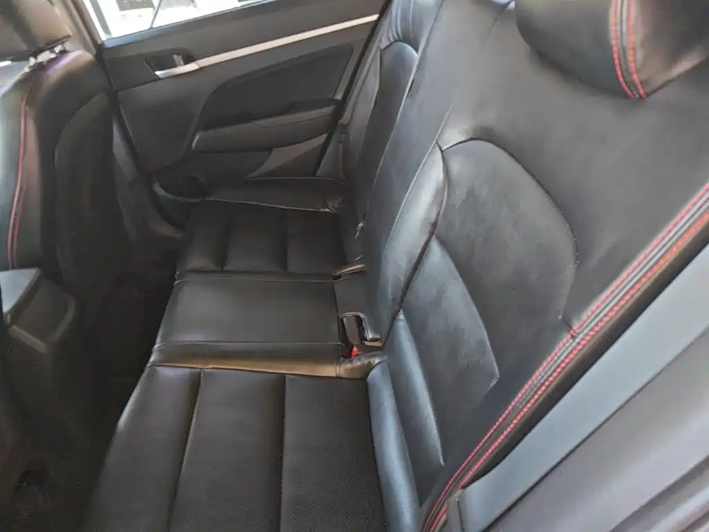 Hyundai Elantra 2016 Model 1.6L Automatic Smart Elite фото 17