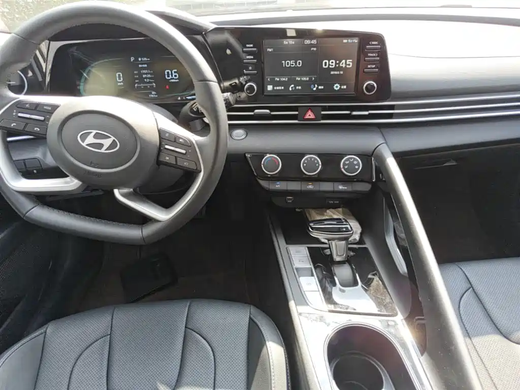 Hyundai Elantra 2023 1.5L CVT GLX Elite Edition фото 13