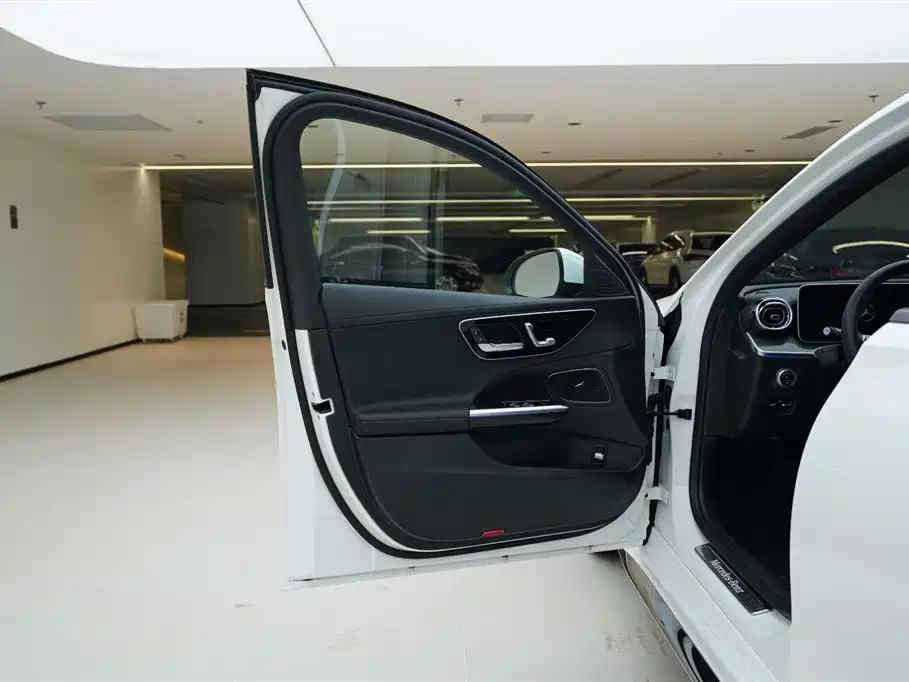 Mercedes-Benz C-Class 2024 Second Facelift C 260 L Sport фото 15