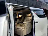 Photo 10 - Toyota Alphard
