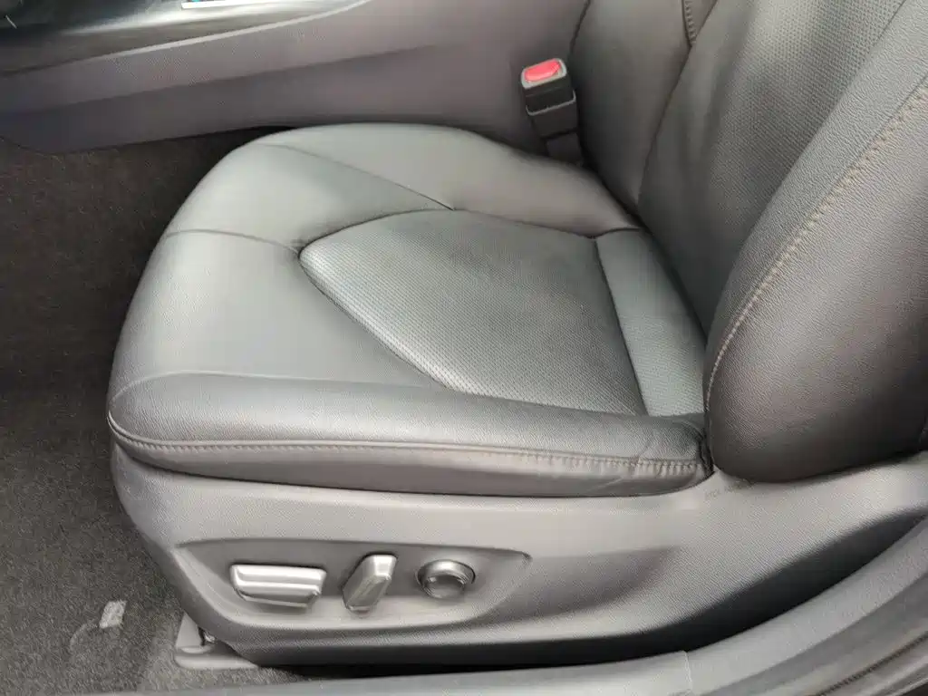 Фото 20 - Toyota Camry