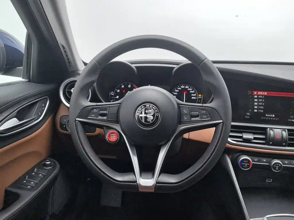 Alfa Romeo Giulia 2019 2017 2.0T 200HP Elite Edition